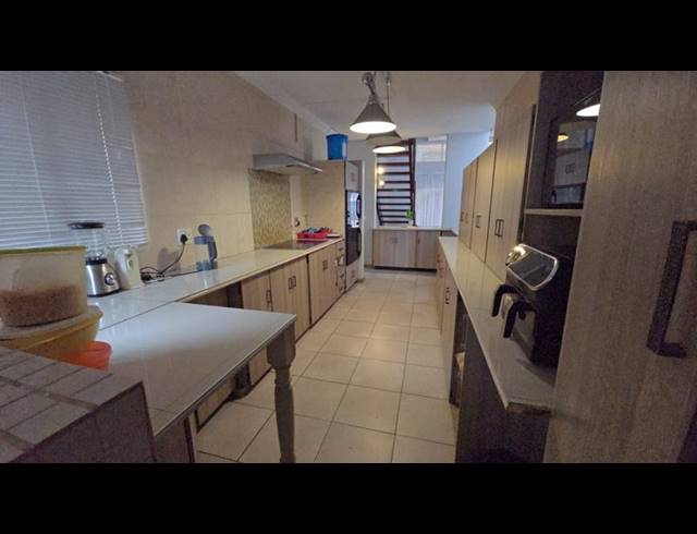 4 BEDROOM HOUSE FOR SALE IN DORANDIA